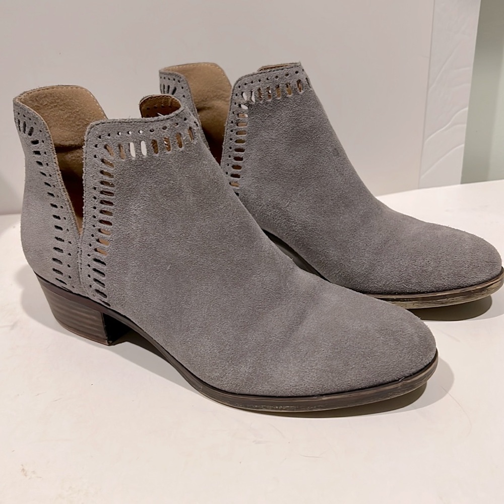 Lucky Brand Suede Cut Out Perforated Gray Booties Sz 6M